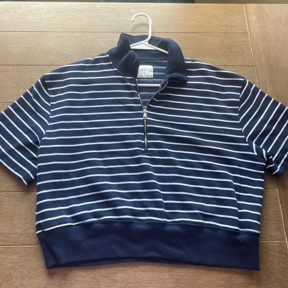 Abercrombie and Fitch Cropped Zip Up LARGE